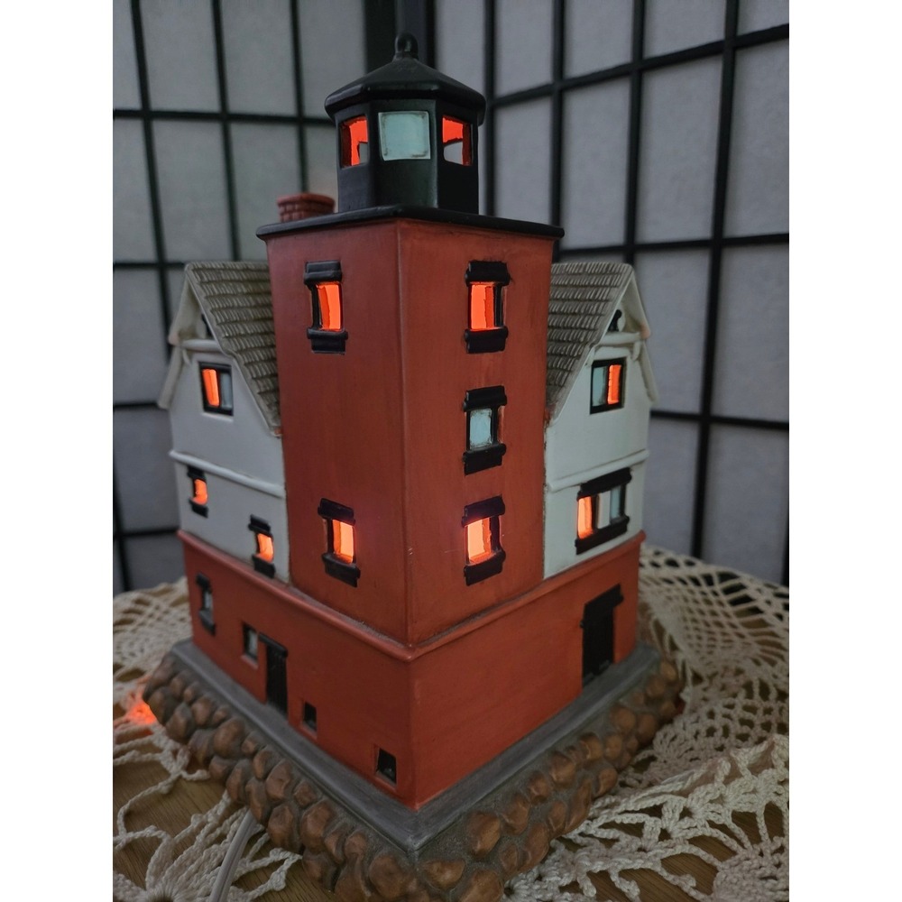Lefton Round Island Michigan Lighthouse 1895 Figurine Lighted 10969 1996 - Picture 11 of 16
